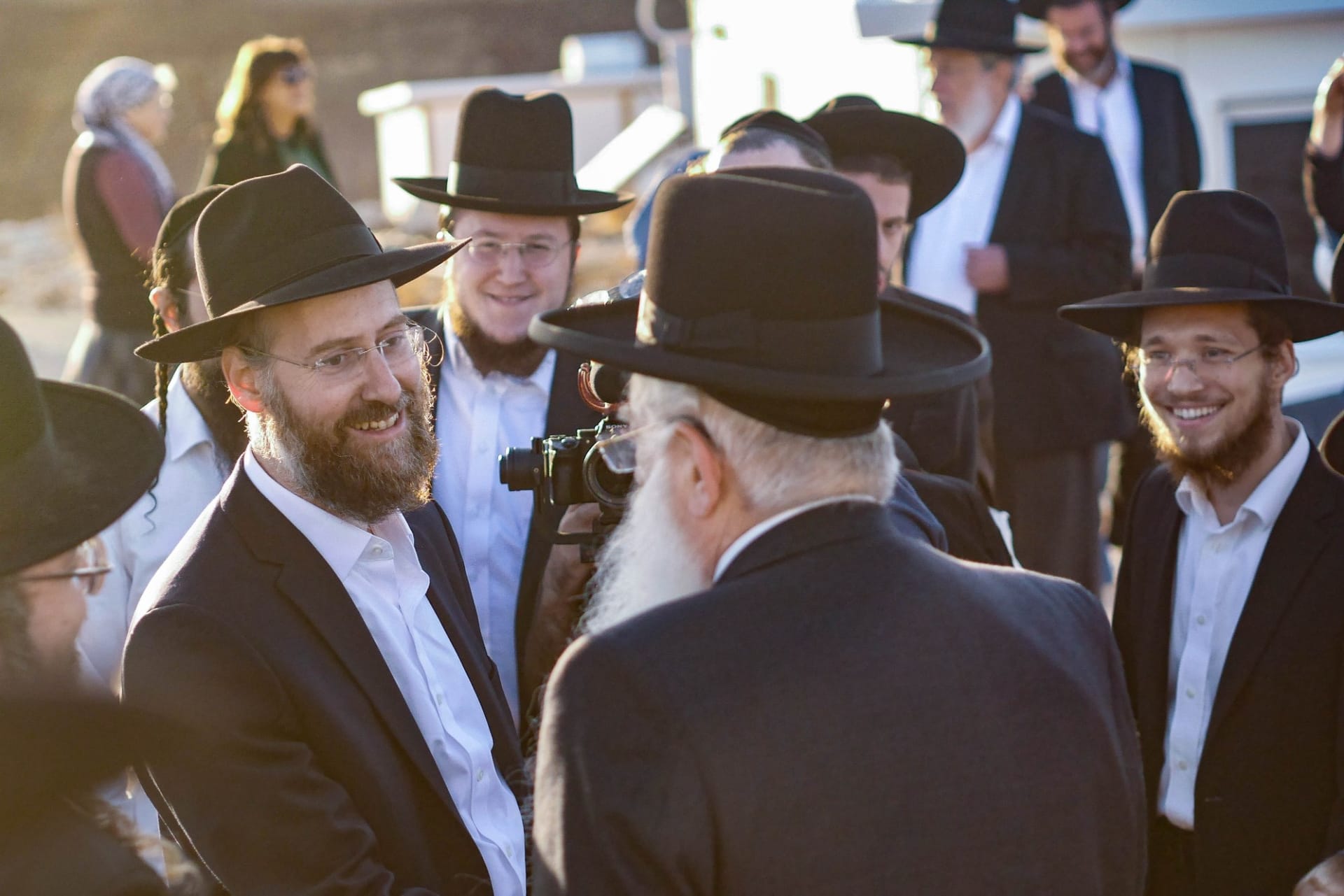 הרב אפרים הרשקוביץ עם הרב מאיר פרוש על הגבעה